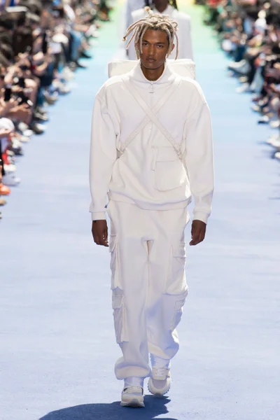 Look 3